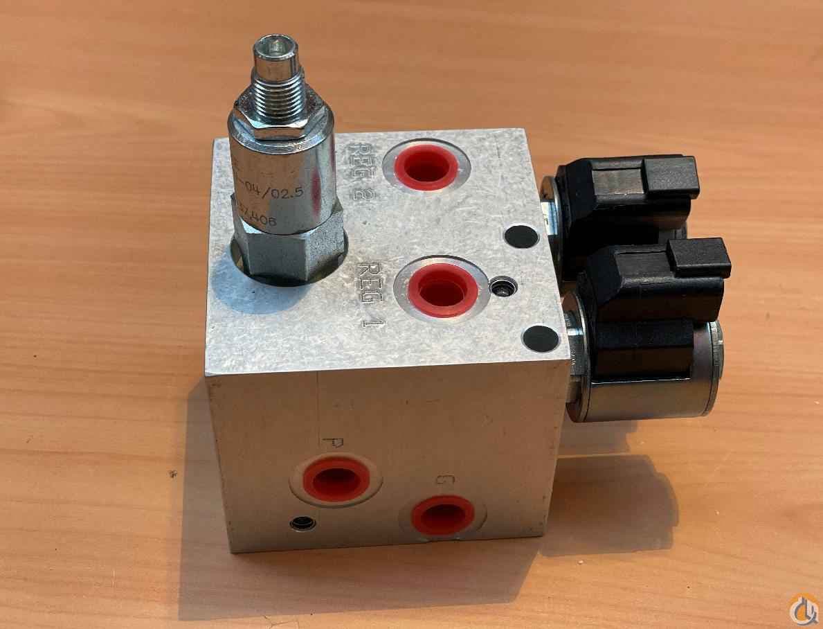 7926100863 - VALVE ASSEMBLY - PRESSURE REDUCI