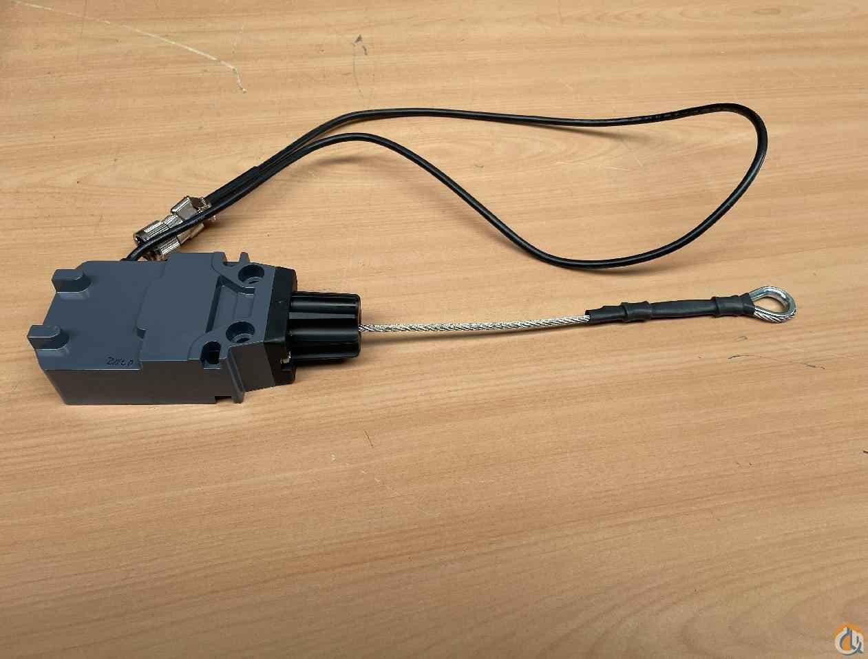 7598100086 - A2B SWITCH ASSY