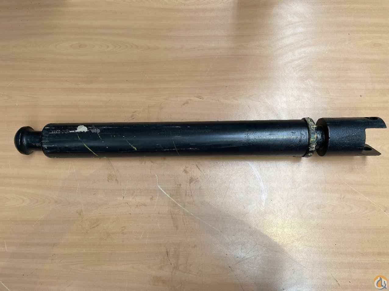 6372002887 - OUTRIGGER CYLINDER AT 400