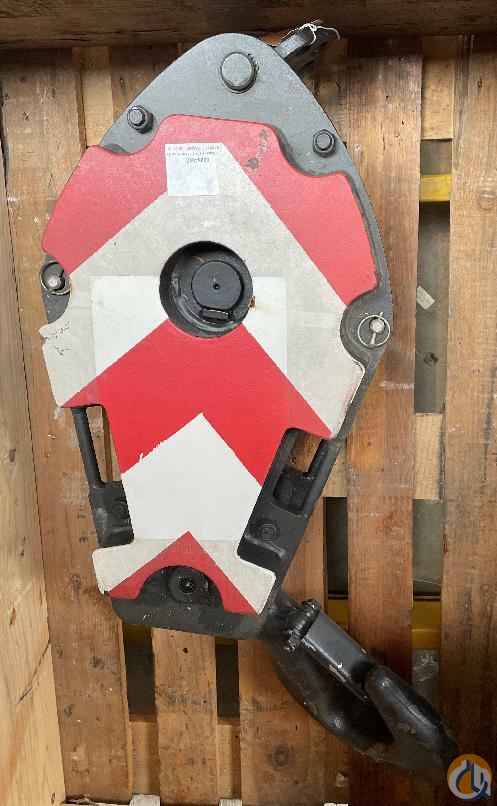 2254642 - HOOKBLOCK 20T 3 SHEAVES 13MM