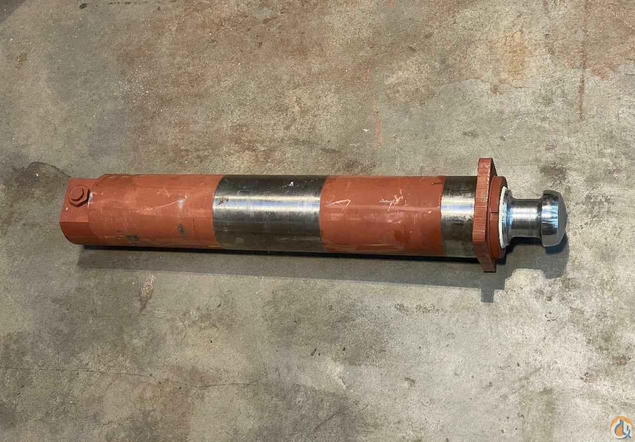 2310659 - OUTRIGGER CYLINDER (HENGSTLER)