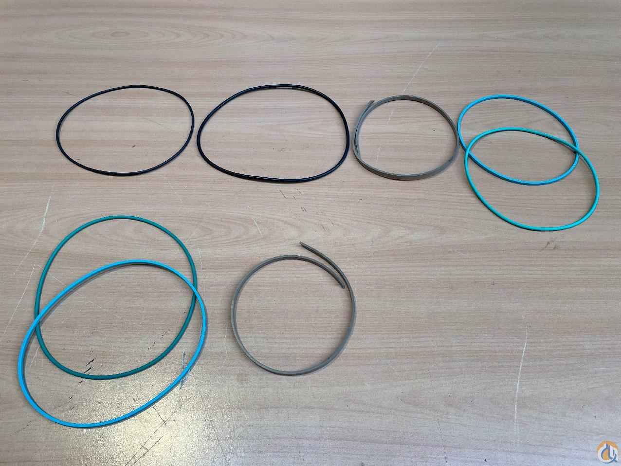 3065703 - SET OF SEALS