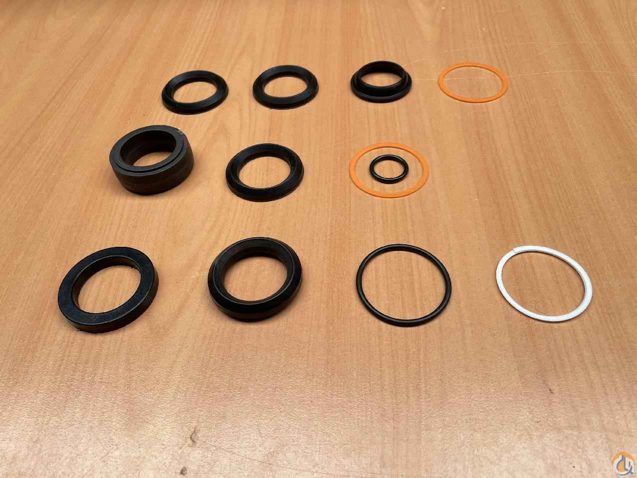 8990568 - SEAL KIT