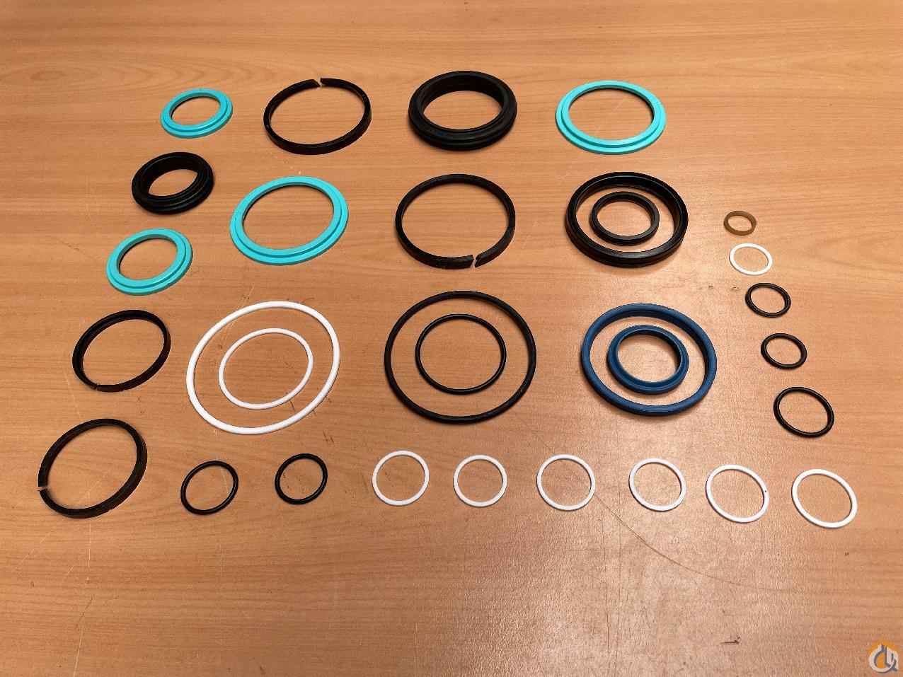 2212623 - SET OF SEALS