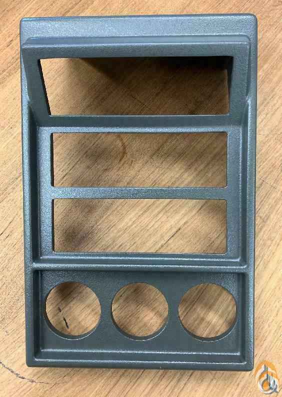 2305453 - FRONT PLATE, LEFT