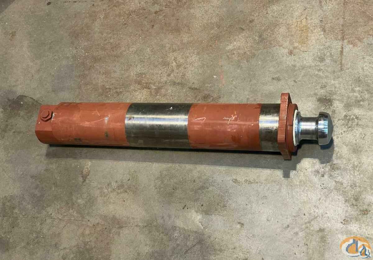 2310659 - OUTRIGGER CYLINDER (HENGSTLER)