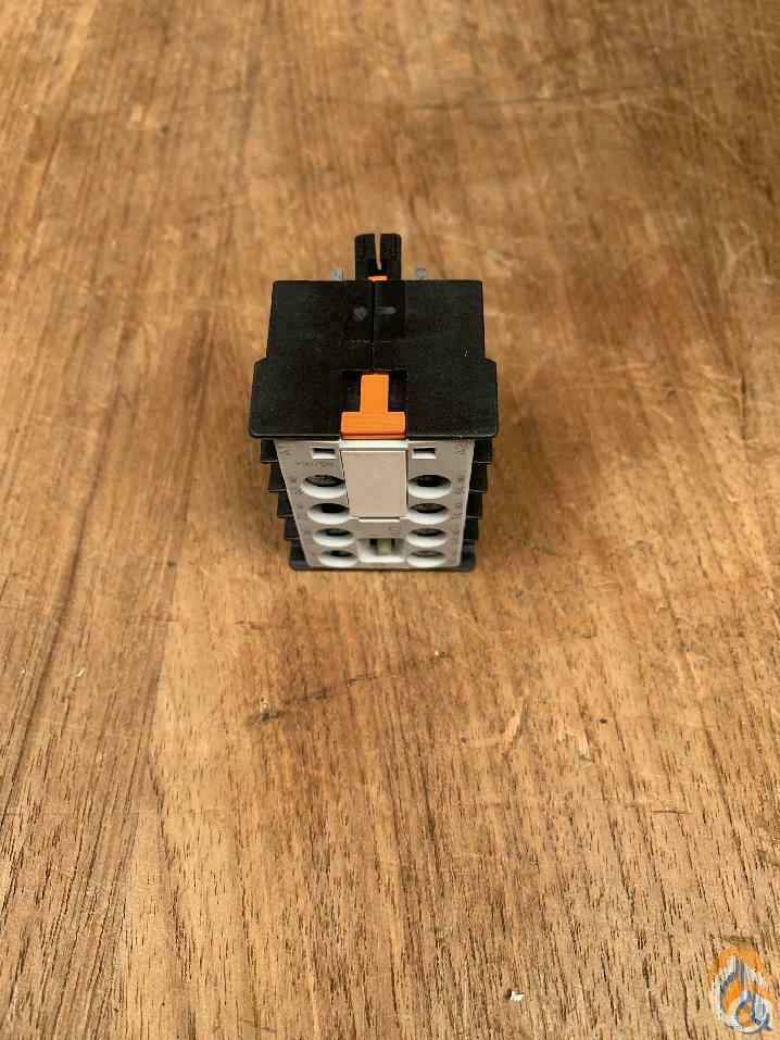 2217729 - AUXILIARY SWITCH-BLOCK
