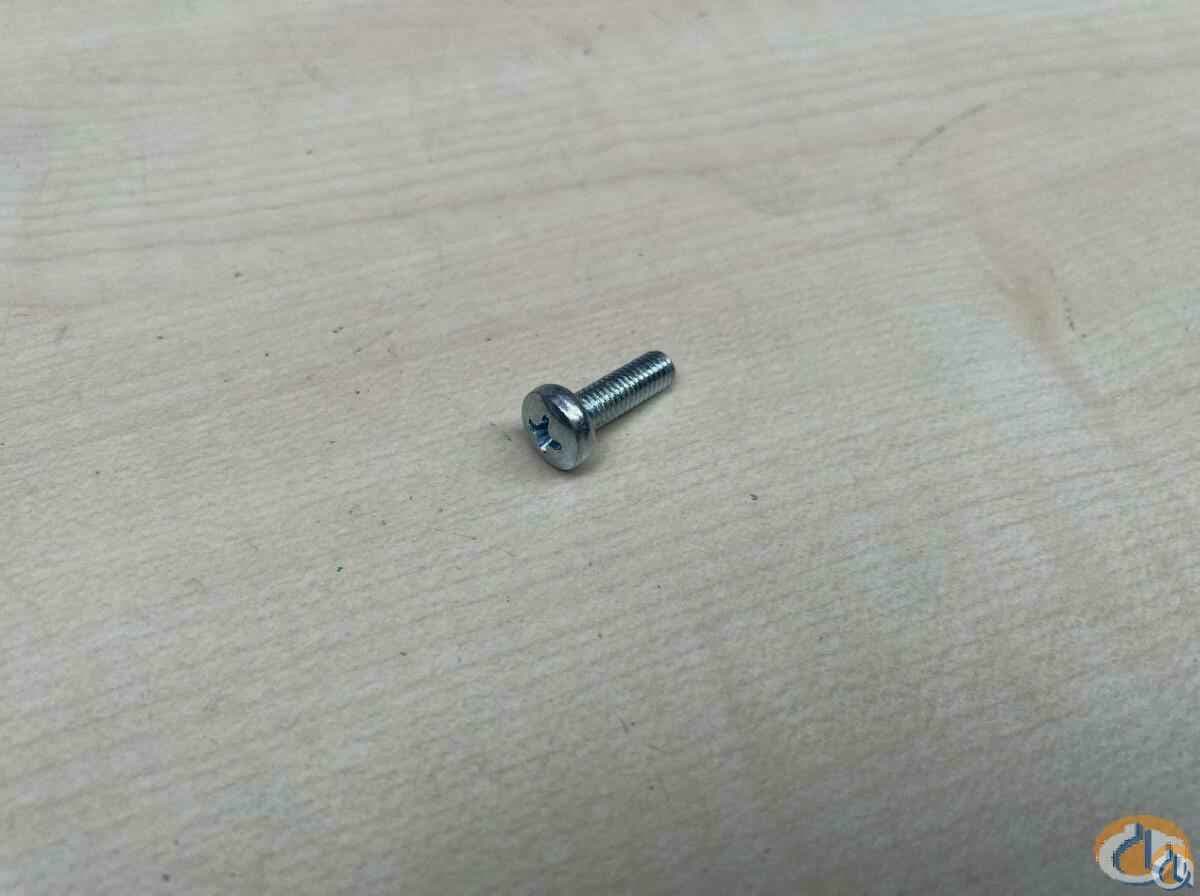 1147977 - PAN HEAD SCREW