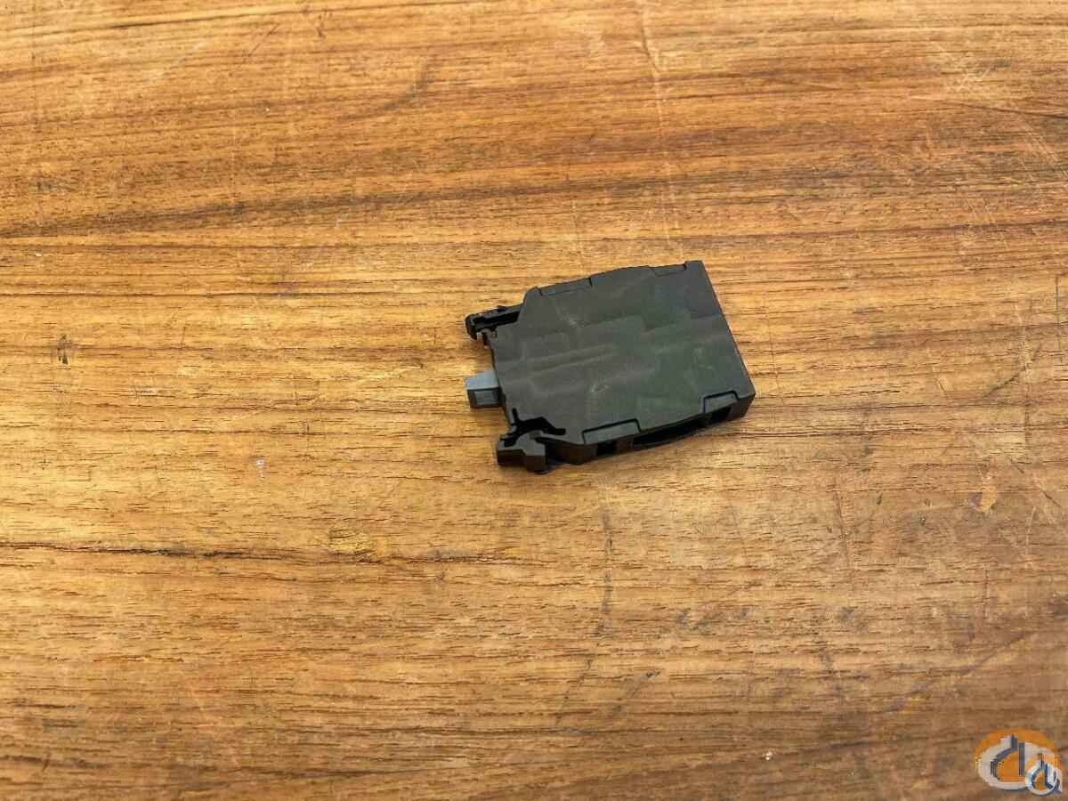 4286256 - SWITCH ELEMENT