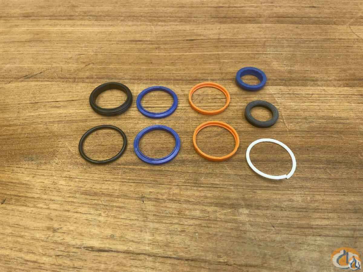 3316894 - SET OF SEALS