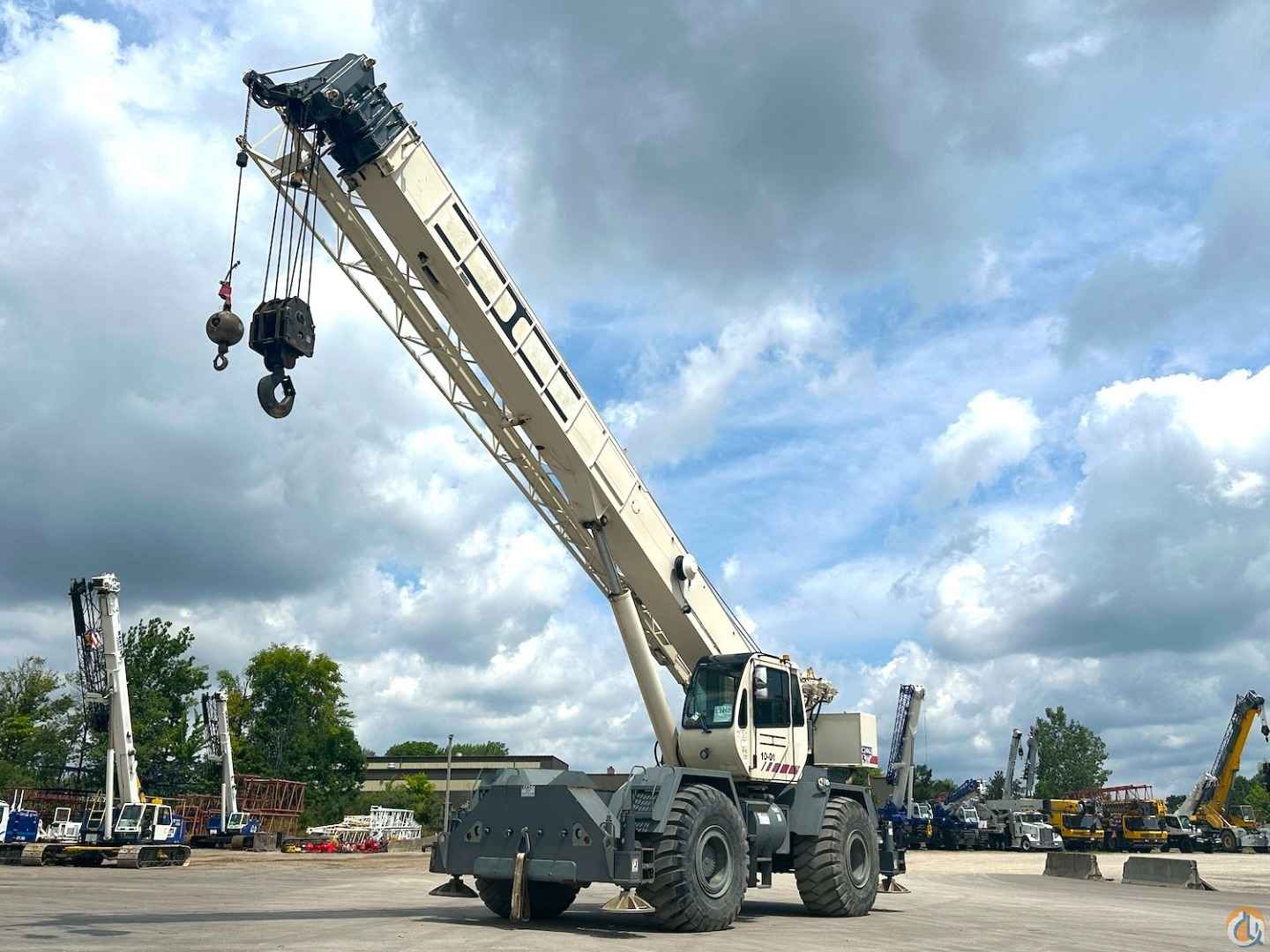 2010 Terex RT555