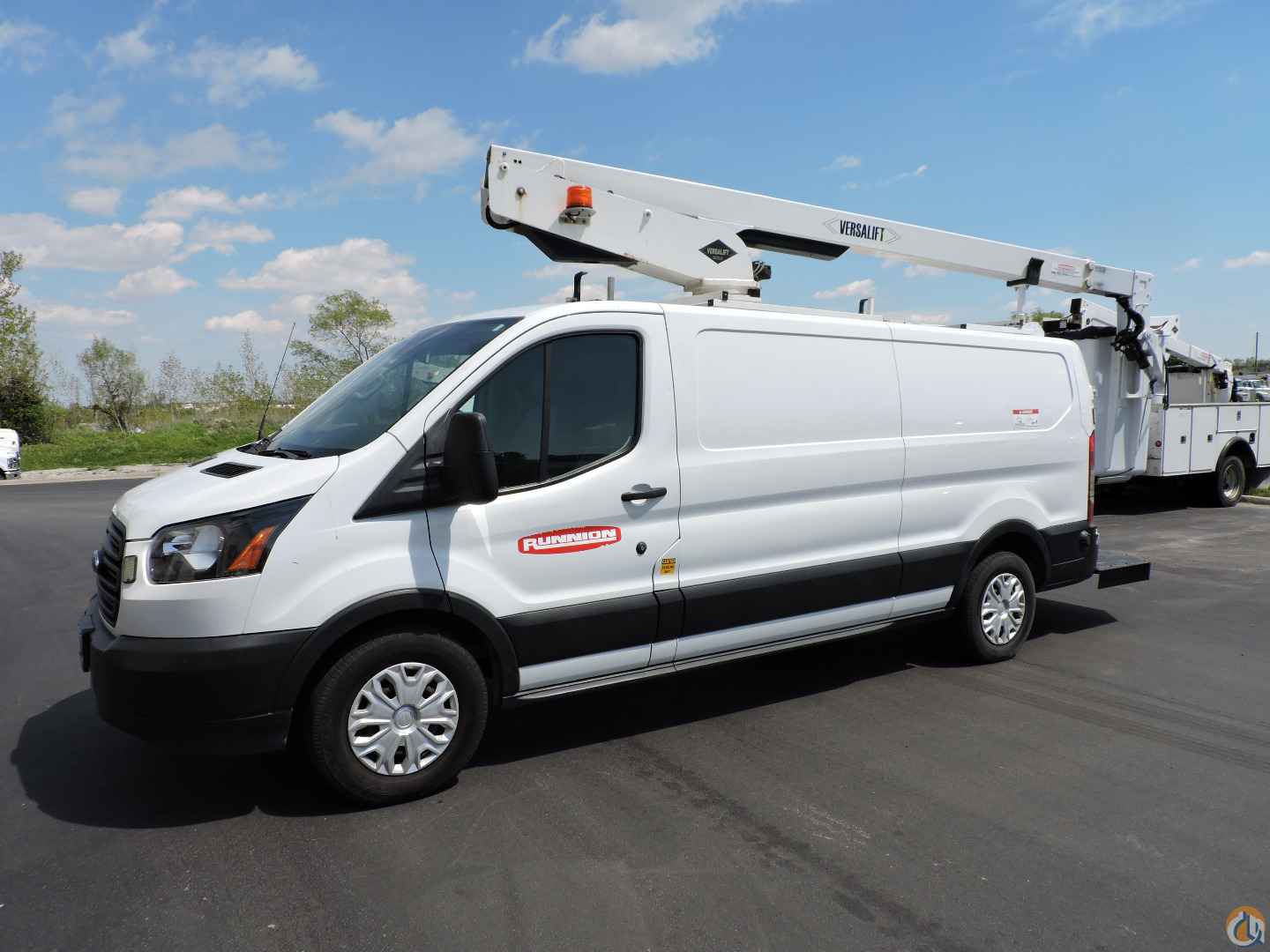 2019 Versalift Vantel-29-NE