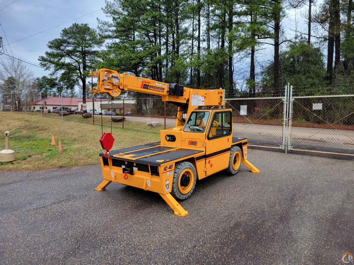 2022 Broderson IC-40-2D