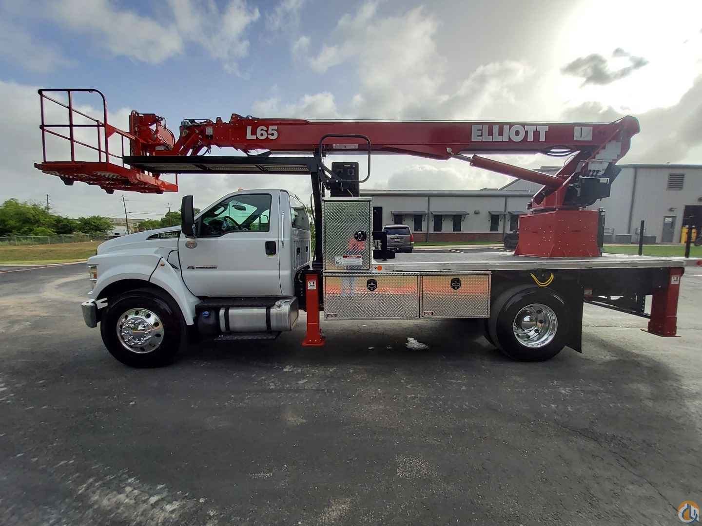 2023 Elliott L65R