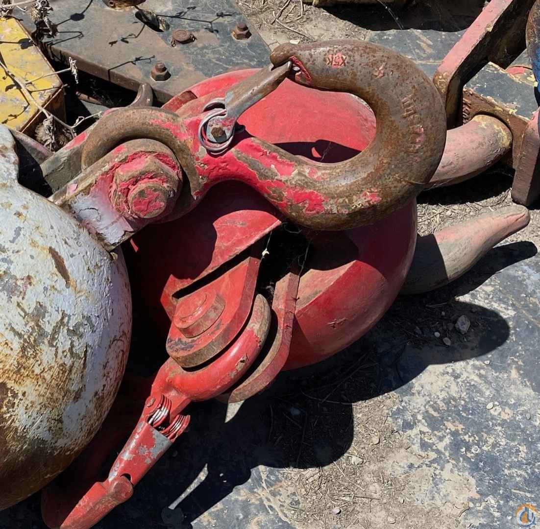 25 Ton, 800# Hook Ball; CranesList ID: 541,