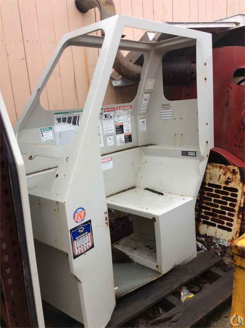 Grove YB7722 Cab