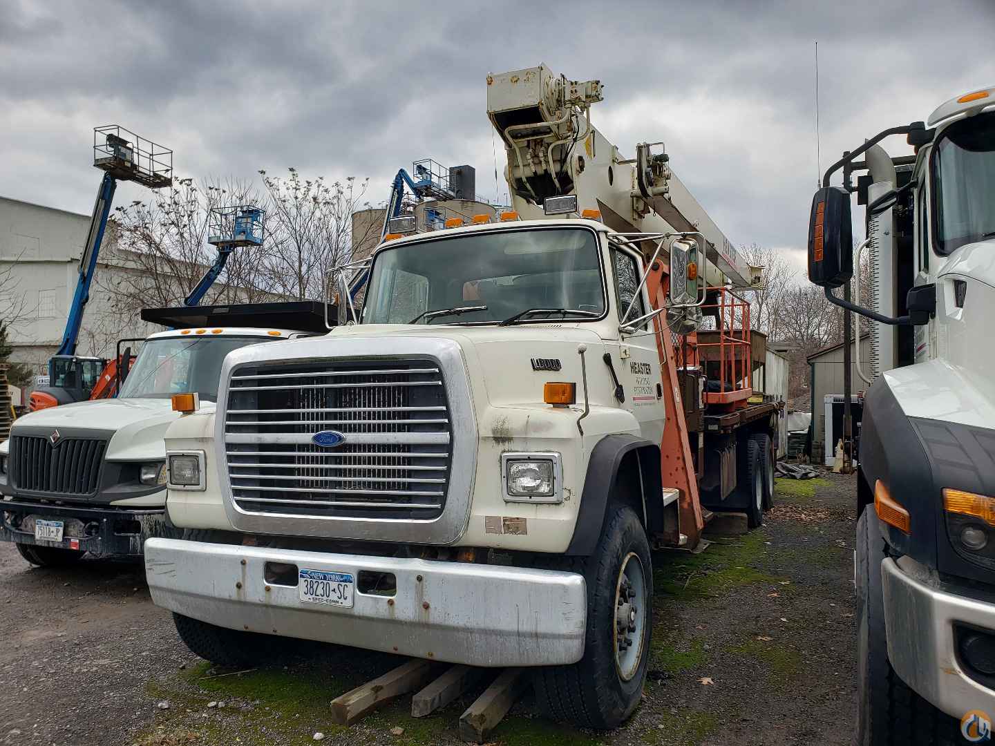 1995 TC4700 crane on Ford L8000 Chasis