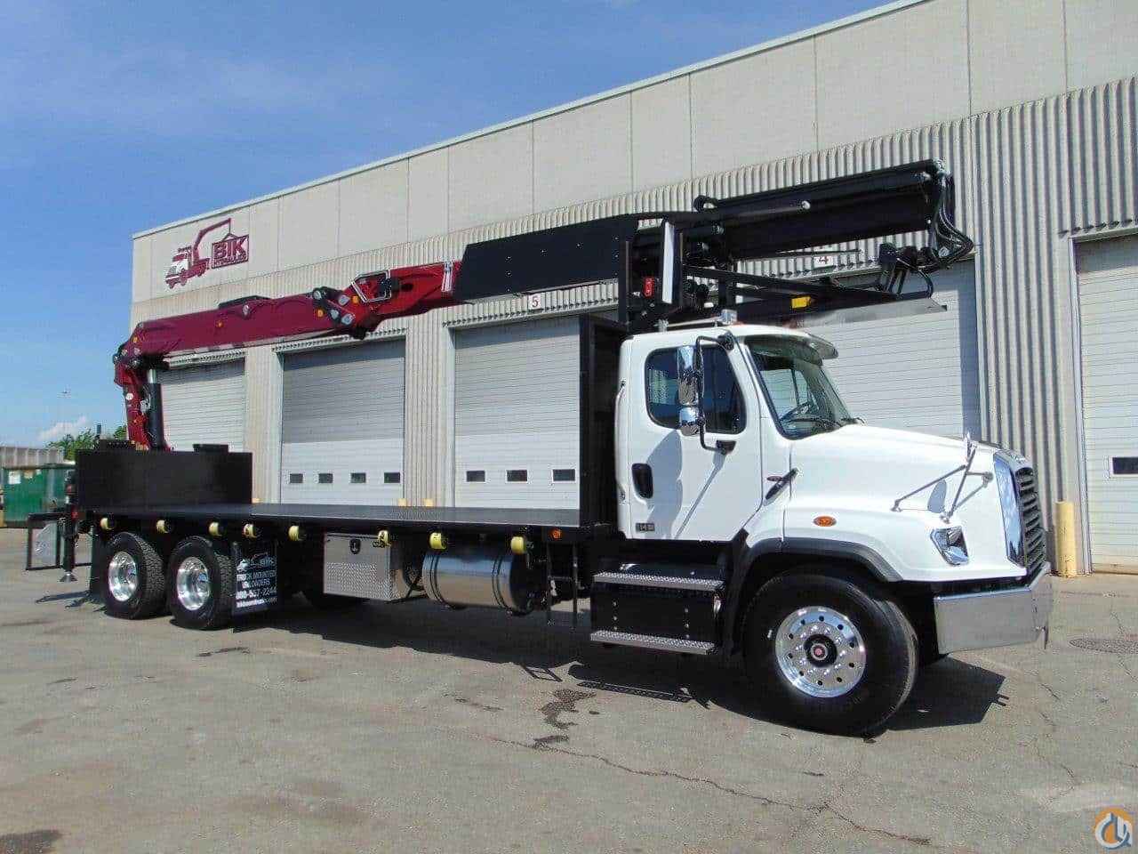 NEW PM POWERLIFT 74 WALLBOARD BOOM REAR-MOUNTED ON NEW 2019 FREIGHTLINER 114SD TRI-DRIVE & 24’ 6” ALUM DECK – 470 HP – 18 SPD STANDARD