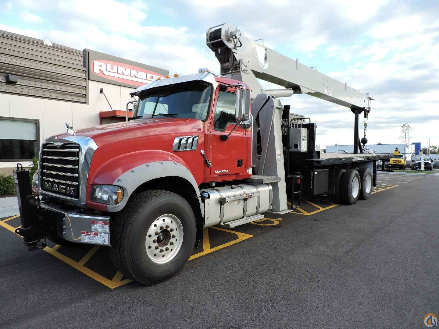 National Crane 9103A, Mounted on 2012 Mack Granite GU700