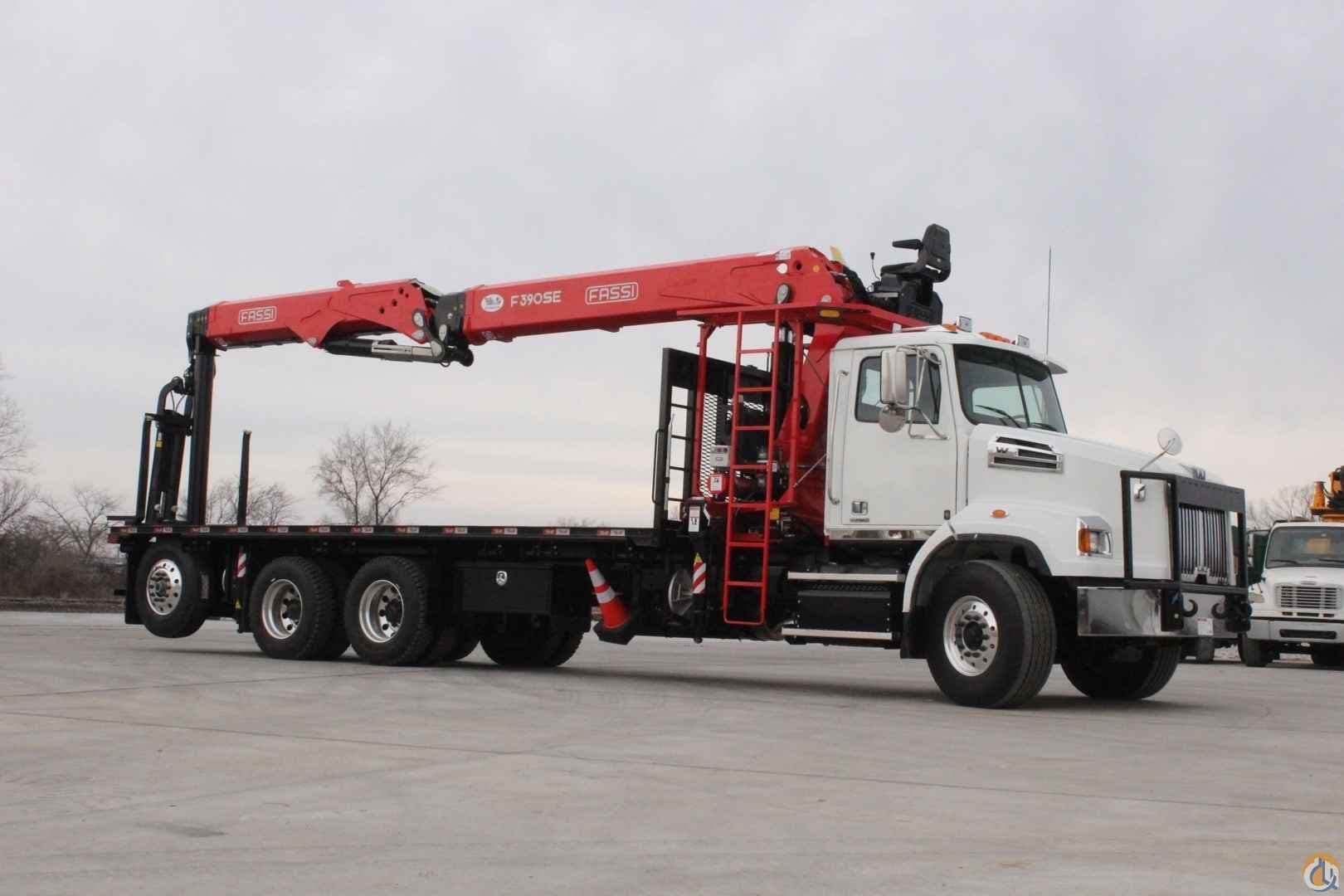 New Fassi F390SE.24 wallboard crane installed on 2018 Western Star 4700SB chassis