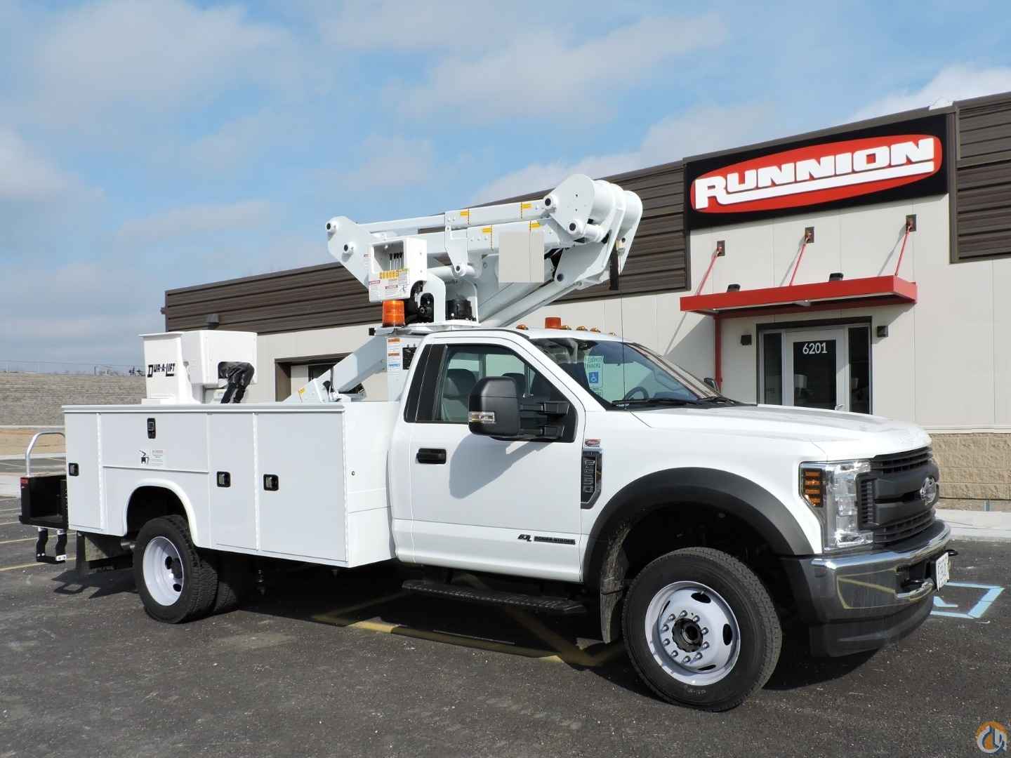 2018 DTAX-39FP, 2018 Ford F550 4x2