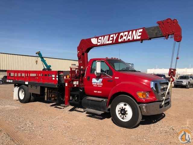 Jobsite Loader/Unloader Crane with Flatbed