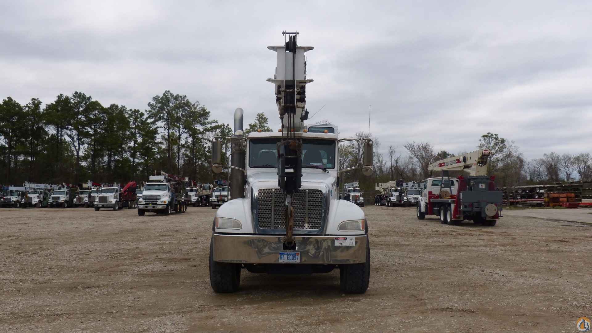 MANITEX 40100S 40-TON BOOM TRUCK
