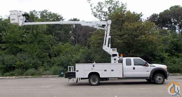 Dur-A-Lift DTAX-39 Insulated Bucket Truck