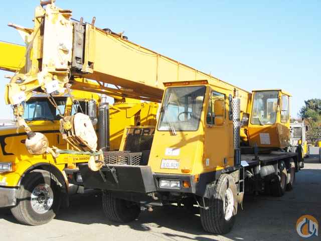 1989 Lorain MCH 145D