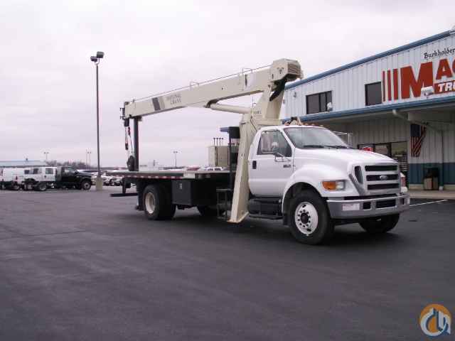 2007 Ford F750 w/ National Crane Jib