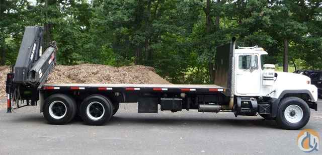 1997 13 TON HIAB KNUCKLEBOOM 300-3; 1998 MACK RD688S