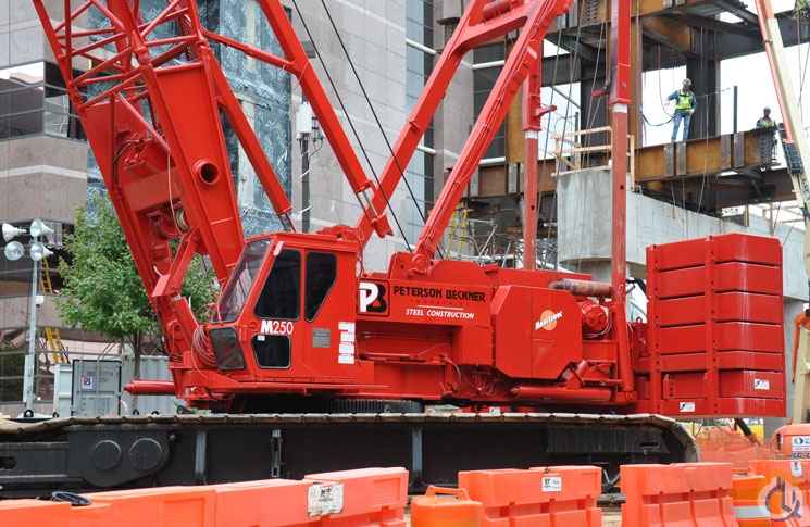 300-Ton Manitowoc M250 Series 2 Crawler FOR SALE