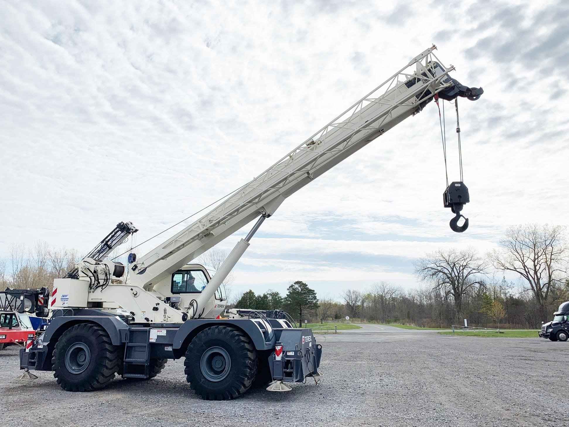 2013 TEREX RT670-1