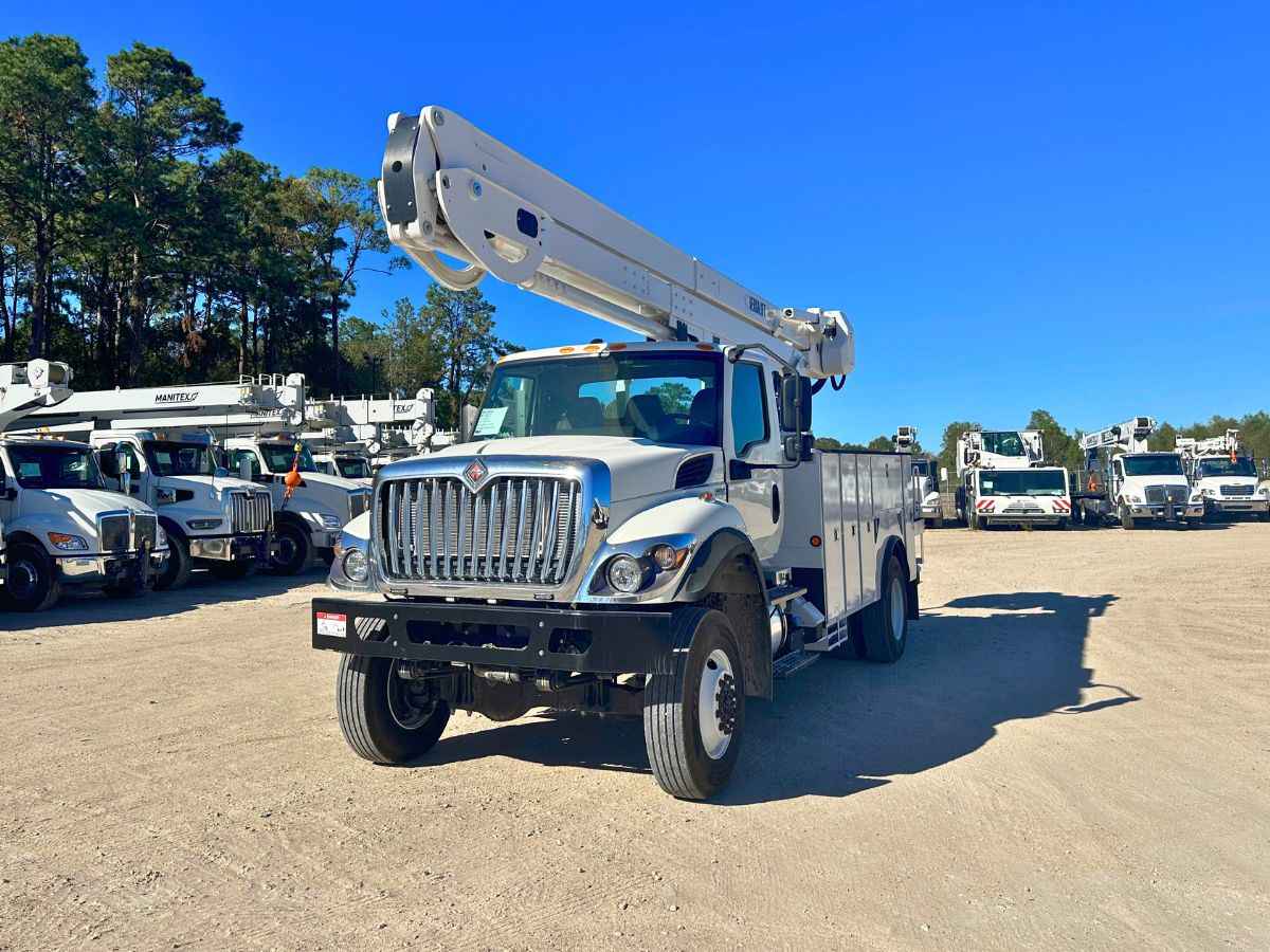 2023 VERSALIFT VN-555-MHI