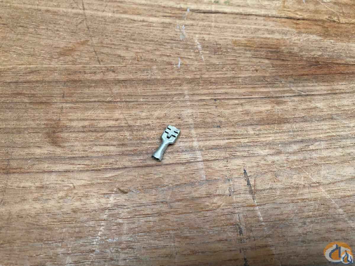 1207411 - RECEPTACLE