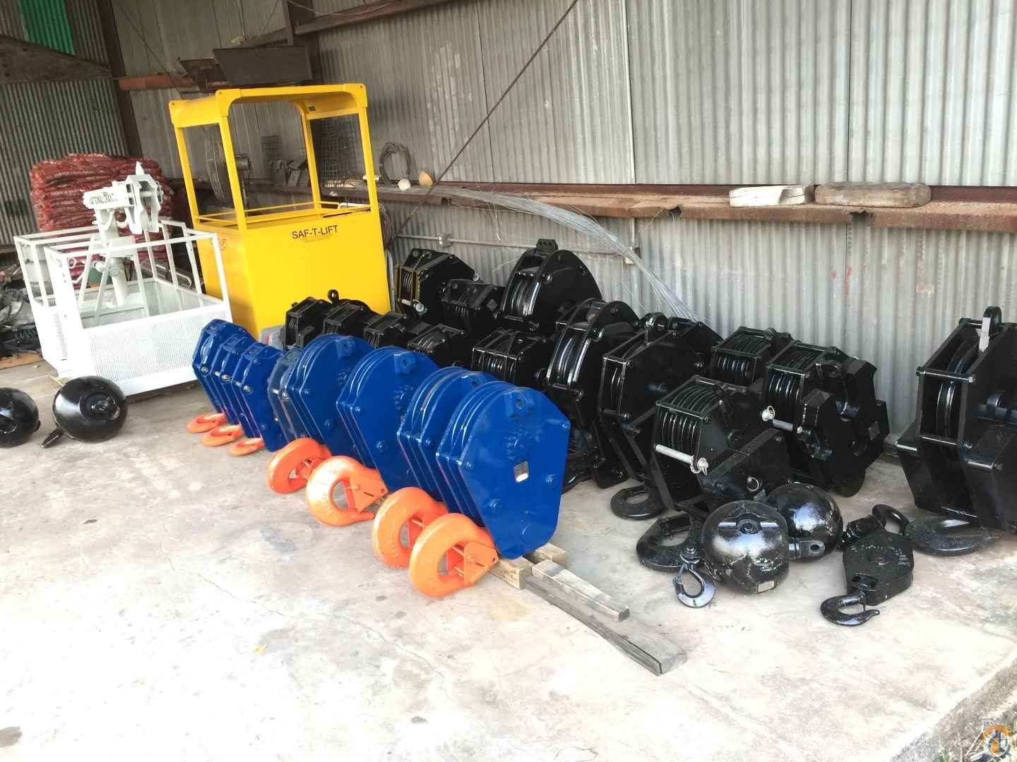 Hook blocks quick reeve new and used We have over 40 different new and like new takeoff hook blocks from 10 to over 130 tons instock in Florida. Call with your needs! These fit Terex, Grove, Linkbelt, National, Manitex, RO, Altec, Elliot a