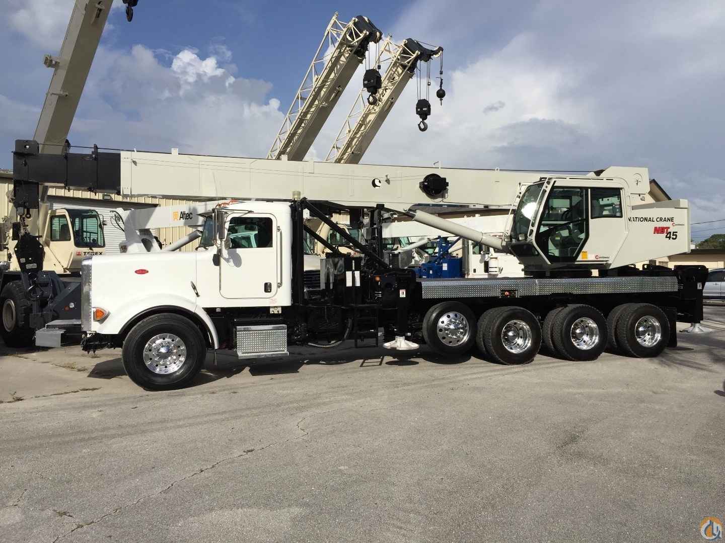 2011 NATIONAL NBT45 45 TON, 367 PETE, 425HP CUMMINS, TRI-DRIVE/CROSS-LOCKS, (Removable) AIR LIFT AXLE, VERY LOW HRS & MILES, FLORIDA