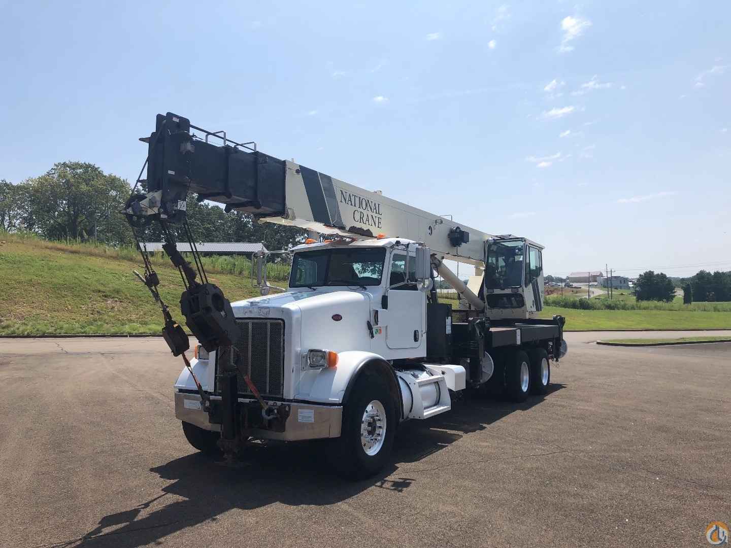 2011 Peterbilt 367 boom truck With National 1800 series 40 ton crane